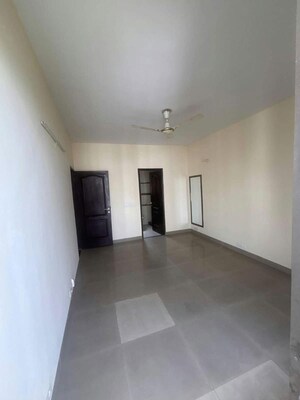 Room in 2 BHK Apartment at Unitech Uniworld Gardens, Sector 47 – for Rent