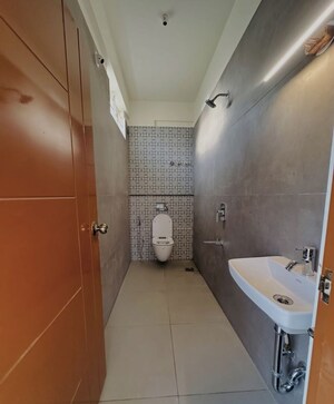Bathroom in 2 BHK Apartment at Sia Jaihind CHS, Chembur – for Sale