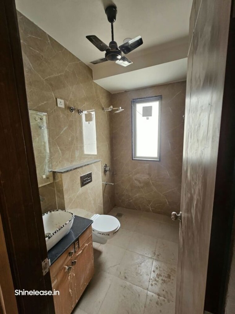 Bathroom, sector 57 4 Bedroom 4500 Sq.Ft. Builder Floor In Sector 57 Gurgaon 10650643