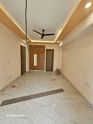 Room in 4 BHK Builder Floor at Sector 57 – for Rent