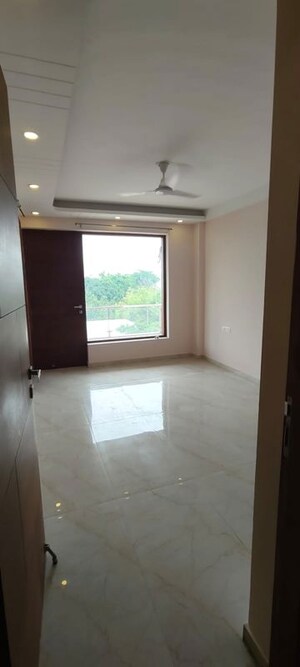 Room in 4 BHK Builder Floor at Sector 57 – for Rent