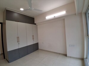 Room in 1 BHK Apartment at Suraj Heights Goregaon, Goregaon East – for Rent