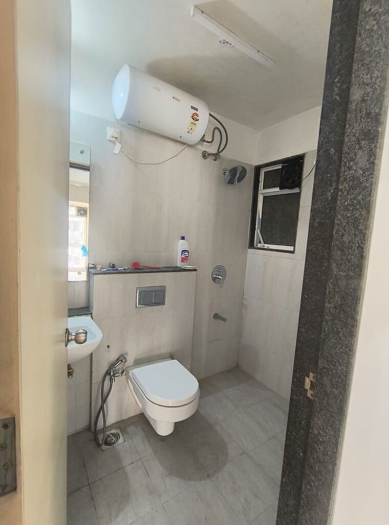 Bathroom, godrej-central 2 Bedroom 737 Sq.Ft. Apartment In Chembur Mumbai 10650681