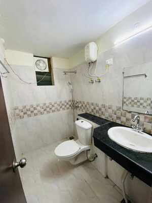 Team Area in 2 BHK Apartment at Gaur City 2 - 14th Avenue, Sector 16c Greater Noida – for Rent