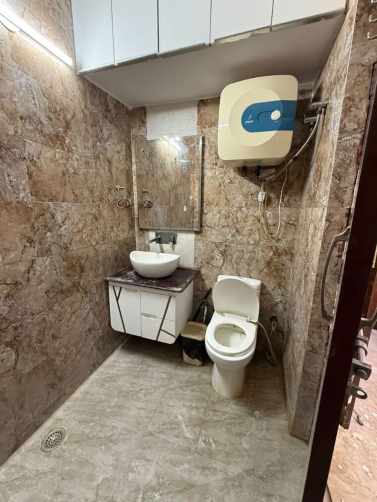 Bathroom, vasant-apartment-mayur-vihar  1250 Sq.Ft. Apartment In Mayur Vihar 1 Delhi 10650702