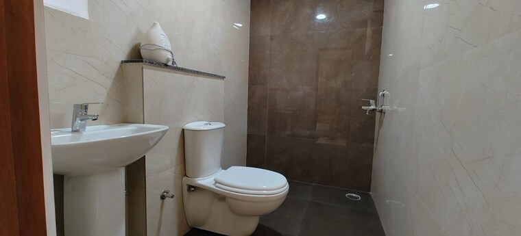 Bathroom, mrs-hi-greens 3 Bedroom 1013 Sq.Ft. Apartment In Kishanpura Zirakpur 10650700
