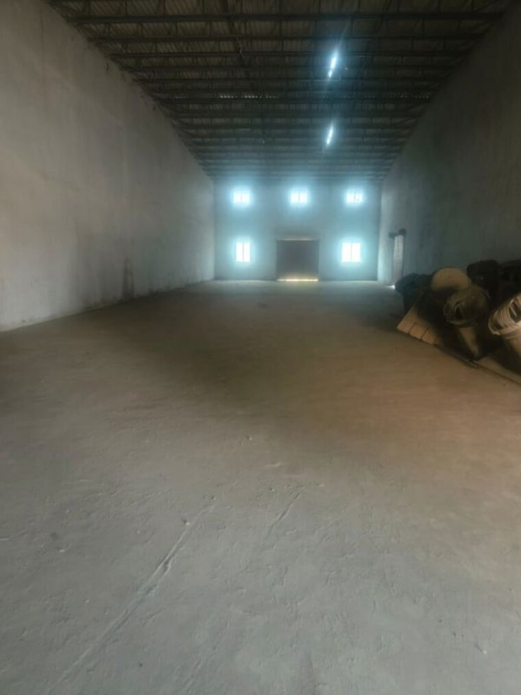  Parking, virwani-industrial-estate Commercial Warehouse 3900 Sq.Ft. In Goregaon West Mumbai 10650668
