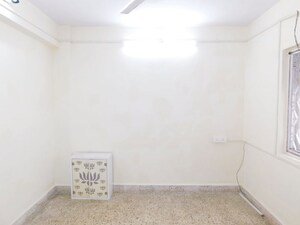 Room in 2 BHK Apartment at Shram Saphaly Apartment, Vile Parle West – for Rent