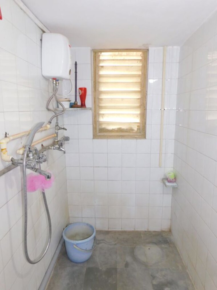 Bathroom, shram-saphaly-apartment 2 Bedroom 800 Sq.Ft. Apartment In Vile Parle West Mumbai 10650737