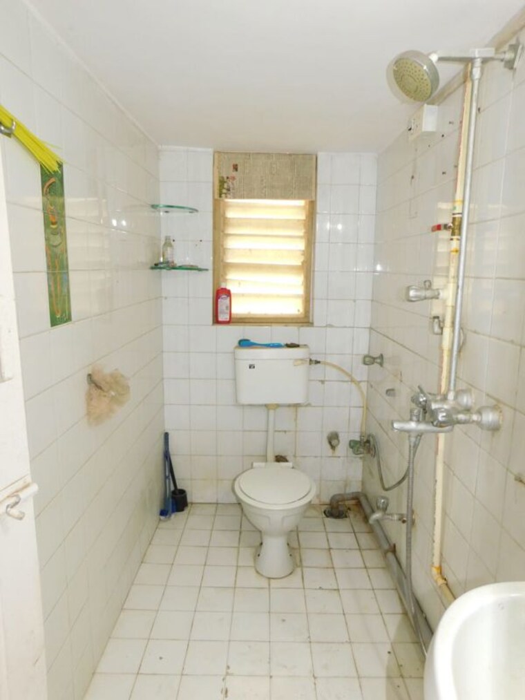 Bathroom, shram-saphaly-apartment 2 Bedroom 800 Sq.Ft. Apartment In Vile Parle West Mumbai 10650737