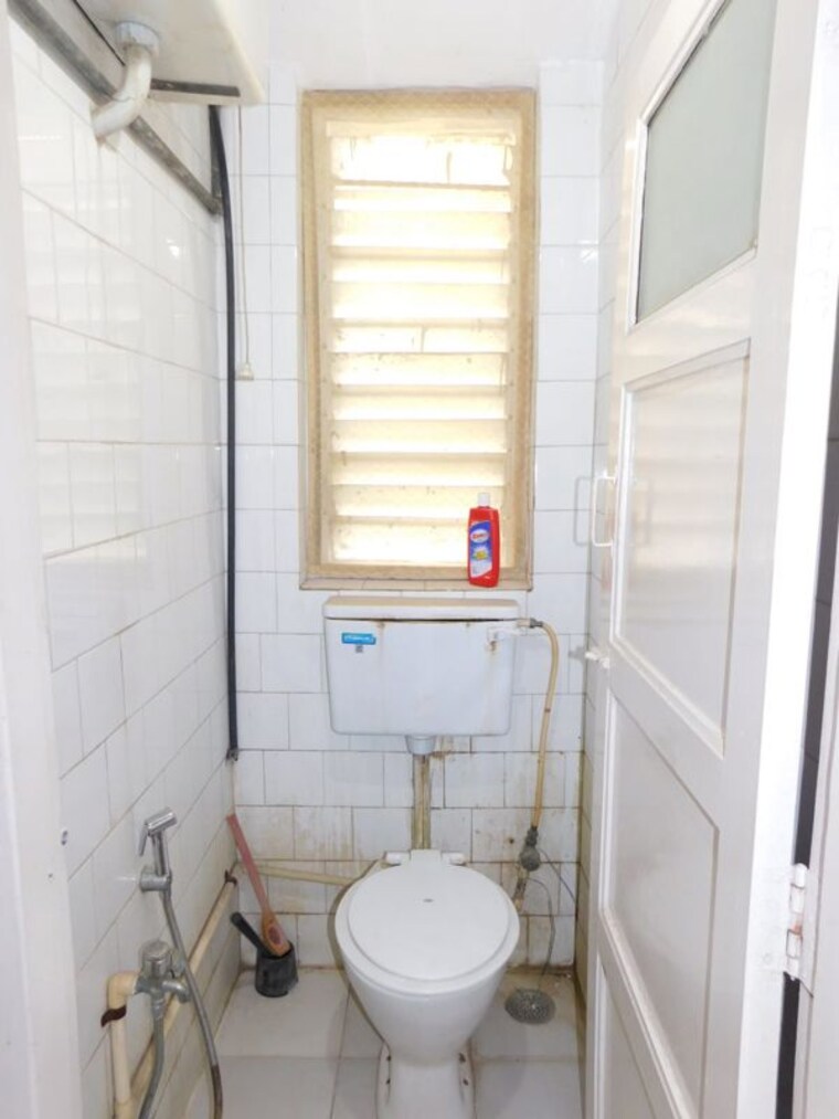 Bathroom, shram-saphaly-apartment 2 Bedroom 800 Sq.Ft. Apartment In Vile Parle West Mumbai 10650737