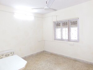 Room in 2 BHK Apartment at Shram Saphaly Apartment, Vile Parle West – for Rent
