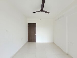 Room in 1.5 BHK Apartment at Godrej Emerald, Ghodbunder Road – for Rent