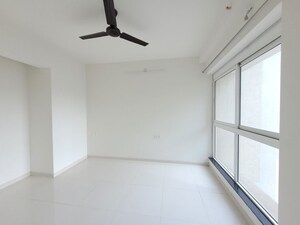 Room in 1.5 BHK Apartment at Godrej Emerald, Ghodbunder Road – for Rent