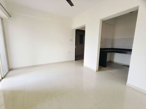Room in 2 BHK Apartment at Majestique 38 Park Majestique, Undri – for Rent