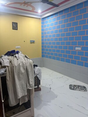 Room in 6 BHK Independent House at Roshan Nagar – for Sale
