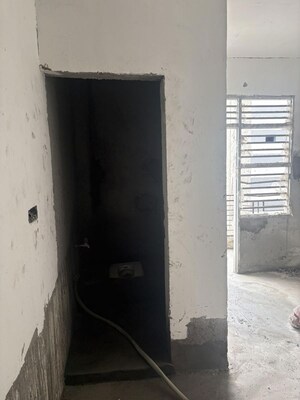 Building Lobby in 6 BHK Independent House at Roshan Nagar – for Sale