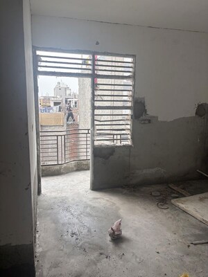Room in 6 BHK Independent House at Roshan Nagar – for Sale