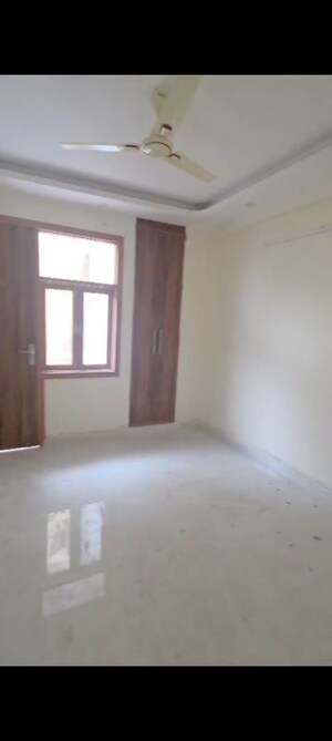 Room in 1 BHK Builder Floor at Palm Residency Chhatarpur, Chattarpur – for Rent