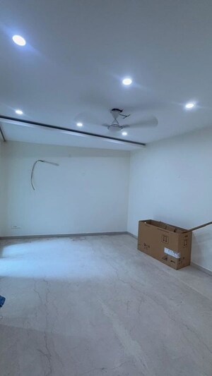 Room in 4 BHK Builder Floor at Nehru Enclave – for Rent
