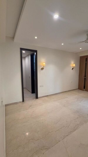 Room in 4 BHK Builder Floor at Nehru Enclave – for Rent