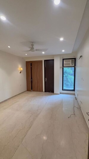 Room in 4 BHK Builder Floor at Nehru Enclave – for Rent
