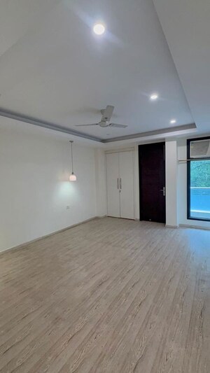 Room in 4 BHK Builder Floor at Nehru Enclave – for Rent