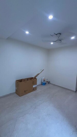 Room in 4 BHK Builder Floor at Nehru Enclave – for Rent