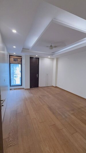 Room in 4 BHK Builder Floor at Nehru Enclave – for Rent