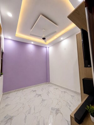 Room in 3.5 BHK Independent House at Palla – for Sale