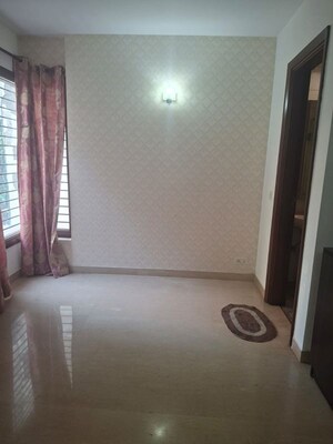 Room in 3 BHK Builder Floor at Green Park – for Rent