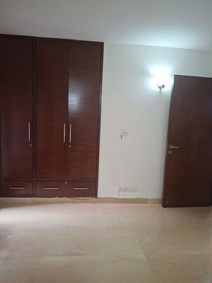 Room in 3 BHK Builder Floor at Green Park – for Rent