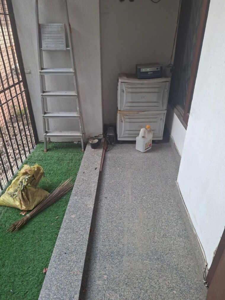 Balcony, green park 3 Bedroom 1800 Sq.Ft. Builder Floor In Green Park Delhi 10650878