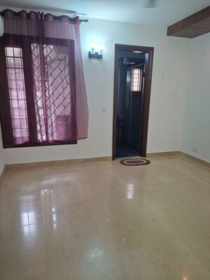 Room in 3 BHK Builder Floor at Green Park – for Rent