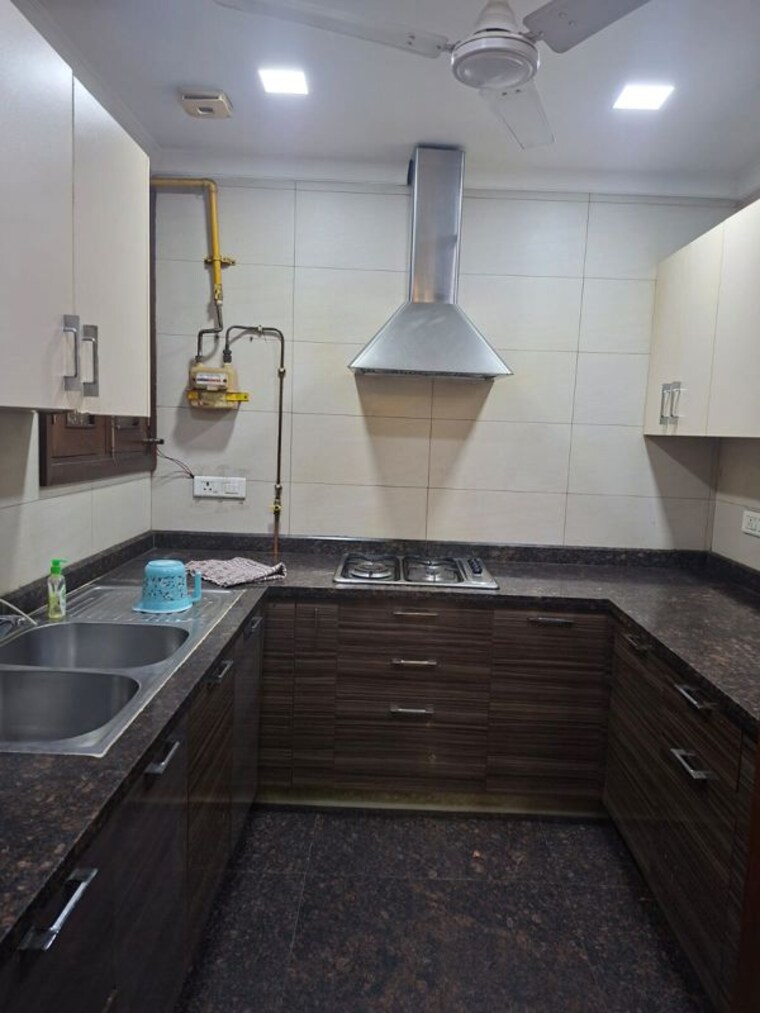 Kitchen, green park 3 Bedroom 1800 Sq.Ft. Builder Floor In Green Park Delhi 10650878
