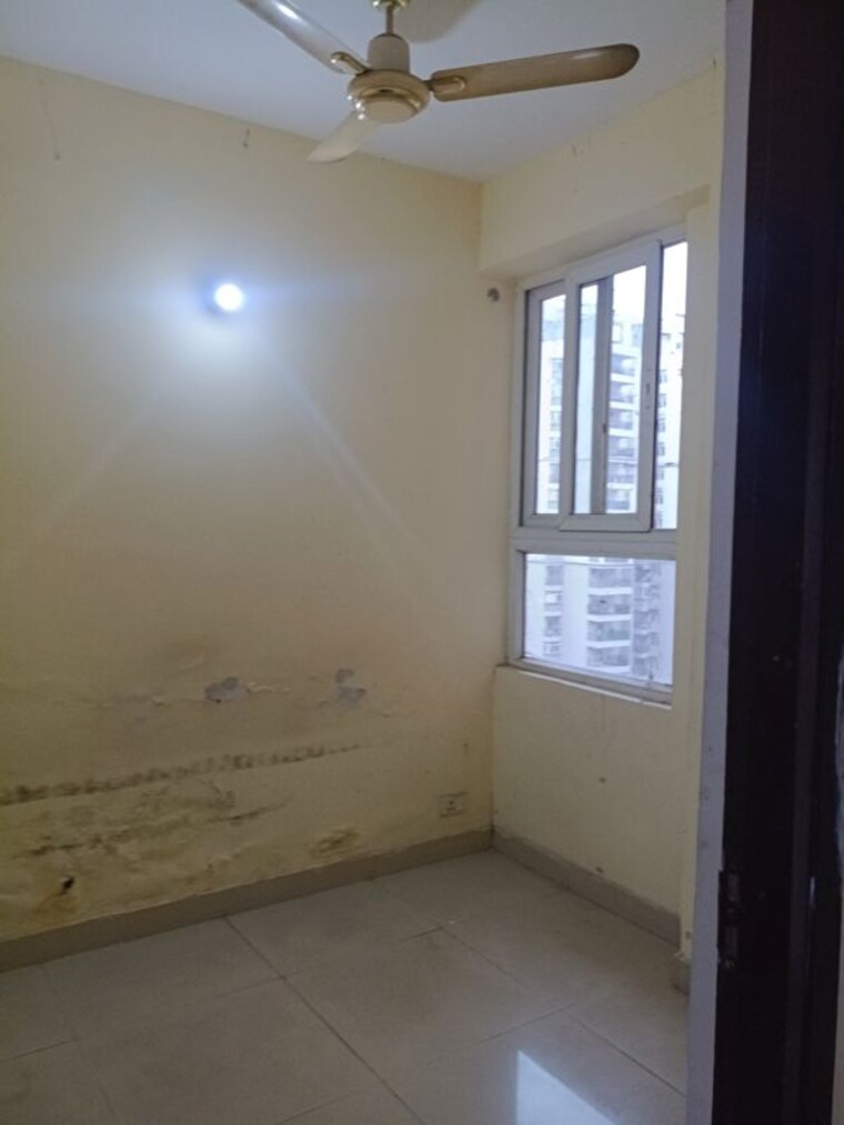 Room, galaxy-north-avenue-ll 2.5 Bedroom 1175 Sq.Ft. Apartment In Gaur City 2 Greater Noida 10650880