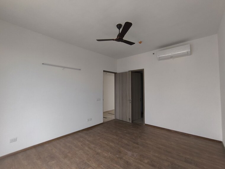 Room, vatika-sovereign-park 3.5 Bedroom 2710 Sq.Ft. Apartment In Sector 99 Gurgaon 10650881