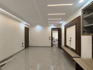 Room in 4 BHK Builder Floor at BPTP Amstoria Country Floor, Sector 102 – for Sale
