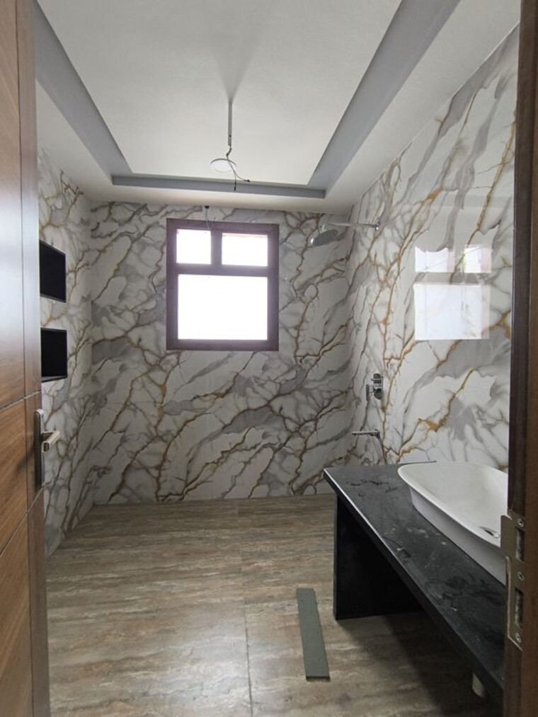Bathroom, bptp-amstoria-country-floor 4 Bedroom 500 Sq.Yd. Builder Floor In Sector 102 Gurgaon 10650909
