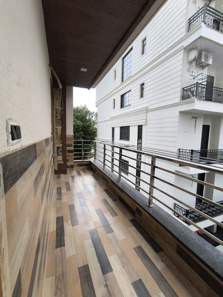 Balcony, bptp-amstoria-country-floor 4 Bedroom 500 Sq.Yd. Builder Floor In Sector 102 Gurgaon 10650909