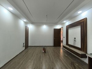 Room in 4 BHK Builder Floor at BPTP Amstoria Country Floor, Sector 102 – for Sale
