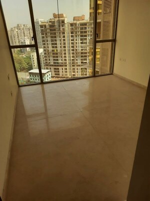Room in 3 BHK Apartment at Transcon Triumph Tower, Andheri West – for Sale