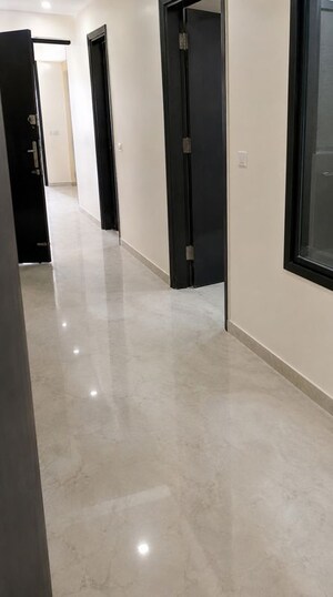 Room in 2 BHK Builder Floor at Naraina – for Rent