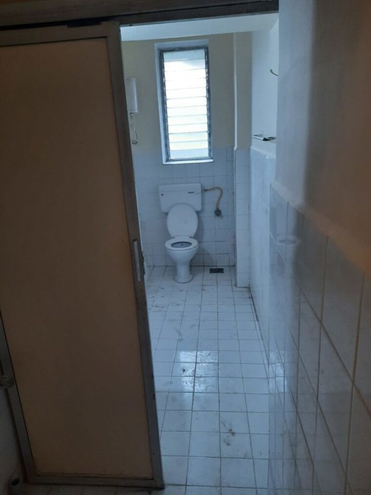 Bathroom, colaba 2 Bedroom 900 Sq.Ft. Apartment In Colaba Mumbai 10650902