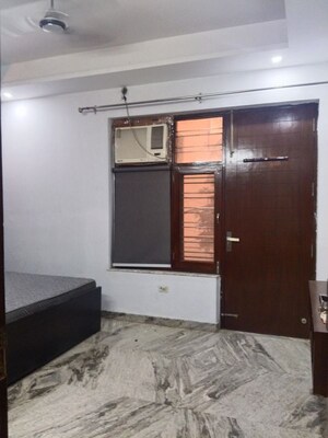 Room in 3 BHK Builder Floor at Sector 43 – for Rent