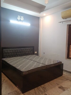 Bedroom in 3 BHK Builder Floor at Sector 43 – for Rent