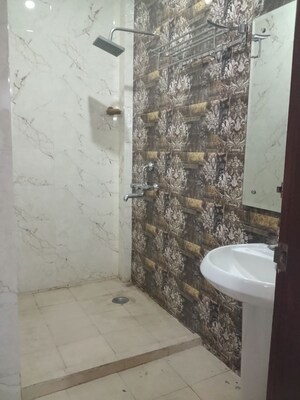 Bathroom in 3 BHK Builder Floor at Sector 43 – for Rent
