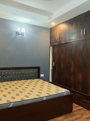Bedroom in 3 BHK Builder Floor at Sector 43 – for Rent