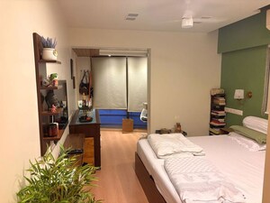 Team Area in 3 BHK Apartment at Lokhandwala Harmony, Worli – for Sale