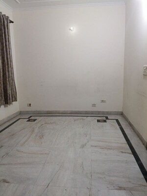 Room in 2 BHK Builder Floor at Sector 43 – for Rent